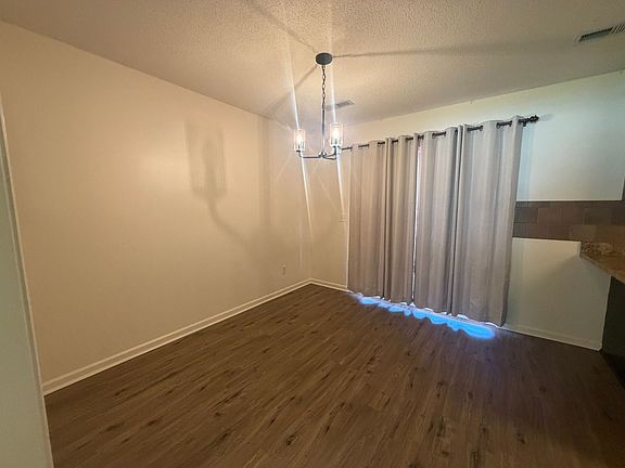 5th image of 3290 Valencia Dr