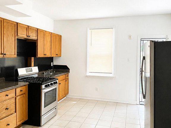 2nd image of 2217 W Fayette St