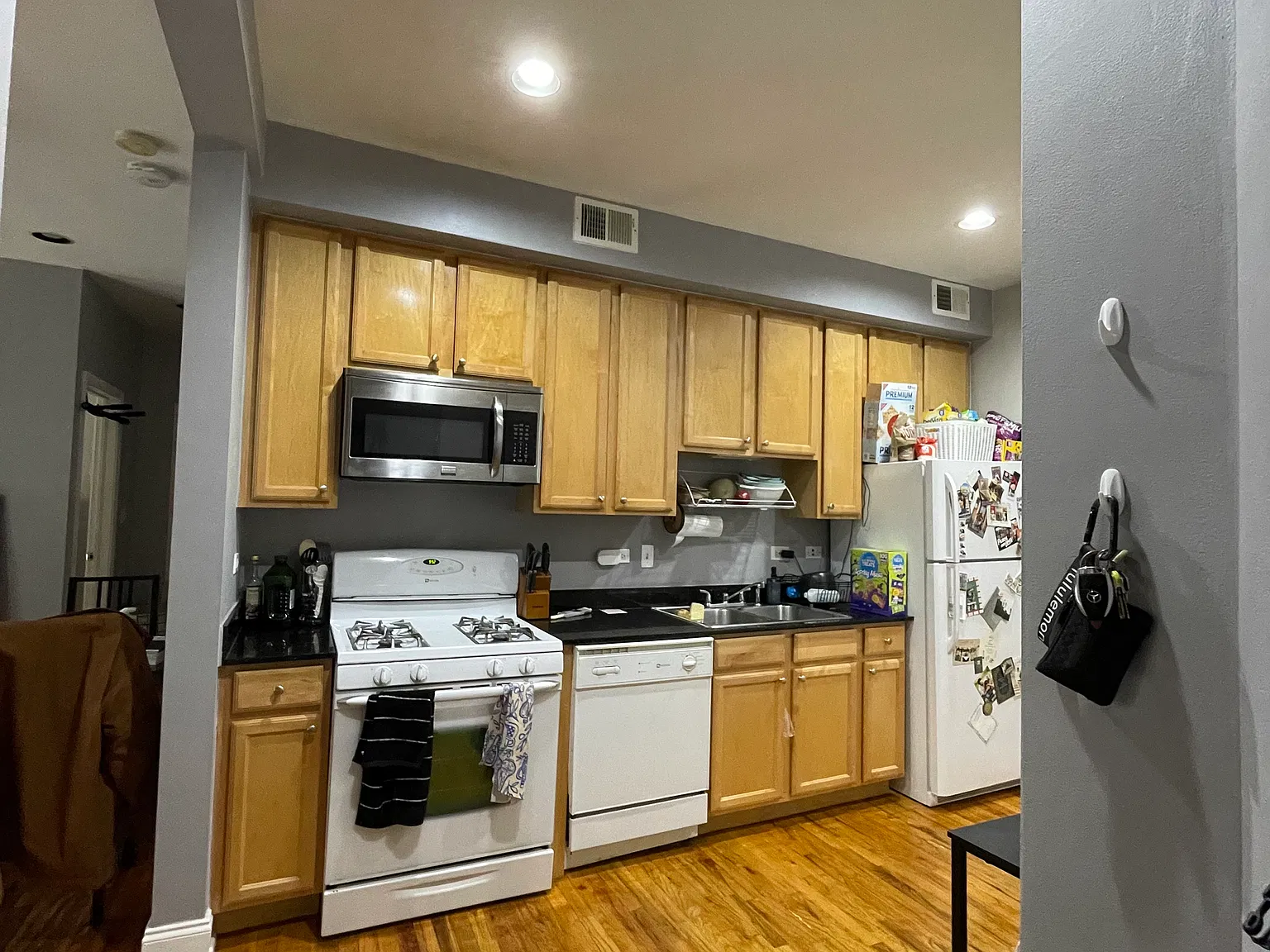 2 bed, 900 sqft, $1,650 — Photo 2