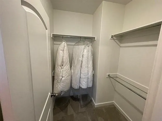 3 bed, 2070 sqft, $2,695 — Photo 2