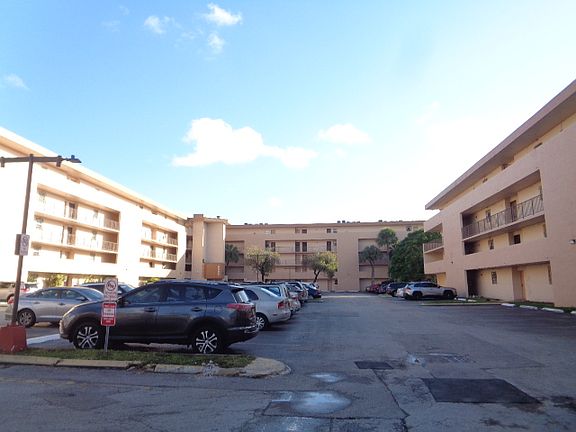 3rd image of 8887 Fontainebleau Blvd APT 107