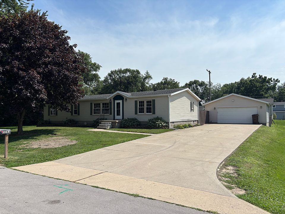 1st image of 3296 6th St