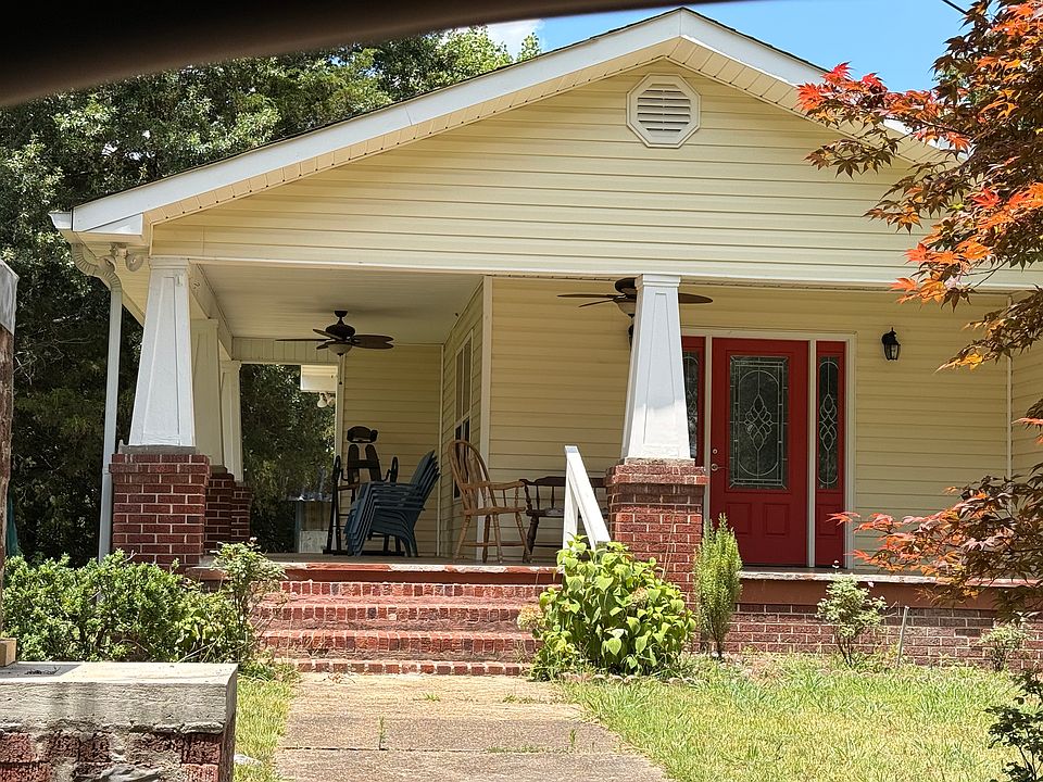 1st image of 307 Hewitt Dr