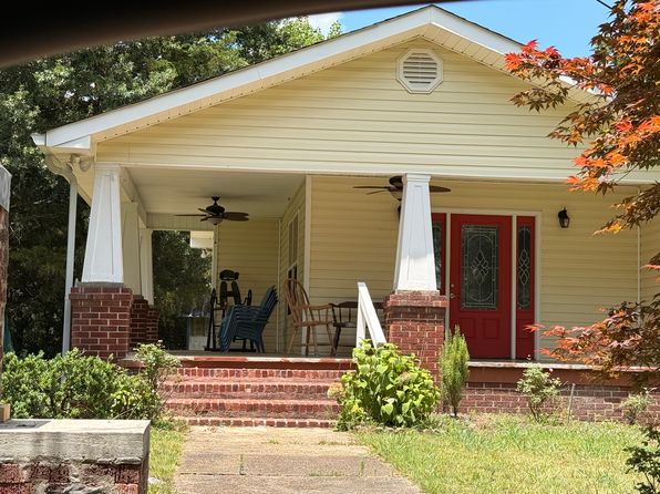307 Hewitt Dr