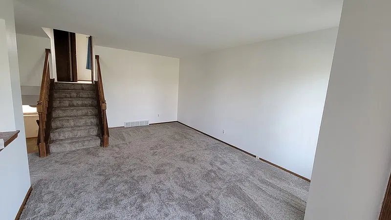 8233 Imperial — Photo 1