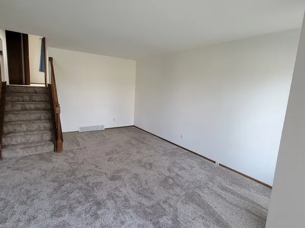 8233 Imperial Dr, Franklin, WI 53132