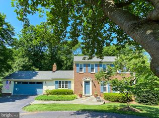 10395 Adel Rd, Oakton, VA 22124