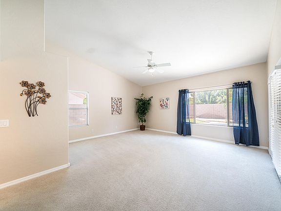 4th image of 3711 S Vista Pl