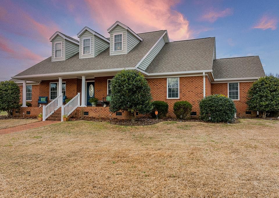 1st image of 13 Winterberry Ln