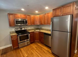 462 Fletcher St APT 1, Lowell, MA 01854