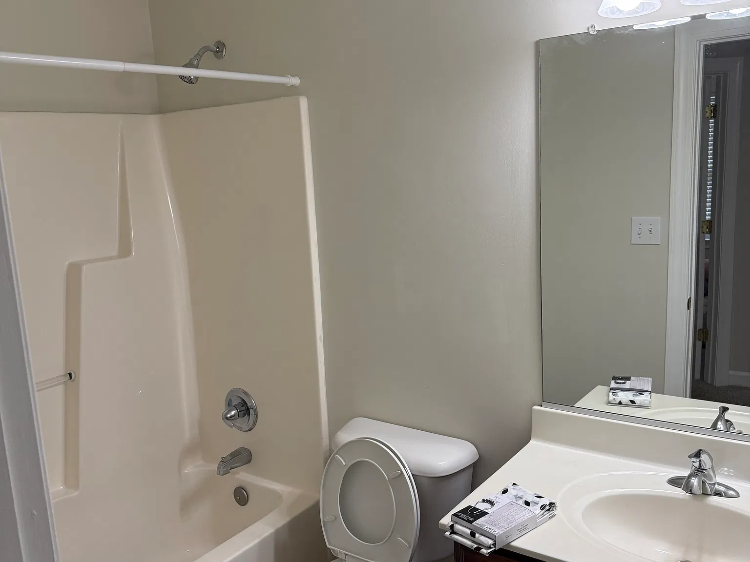 1 bed, 1.5 bath, 1552 sqft, $1,300 — Photo 3