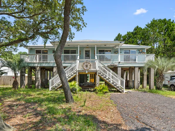 3034 Bay St, Gulf Breeze, FL 32563