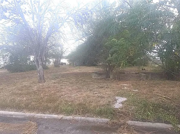 1225 E Henrietta Ave, Kingsville, TX 78363