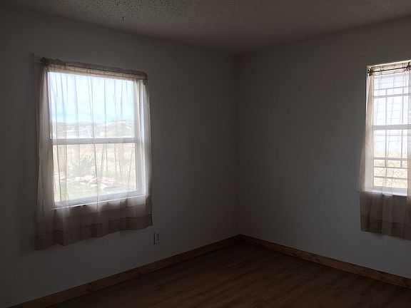 5th image of 313 Chino St