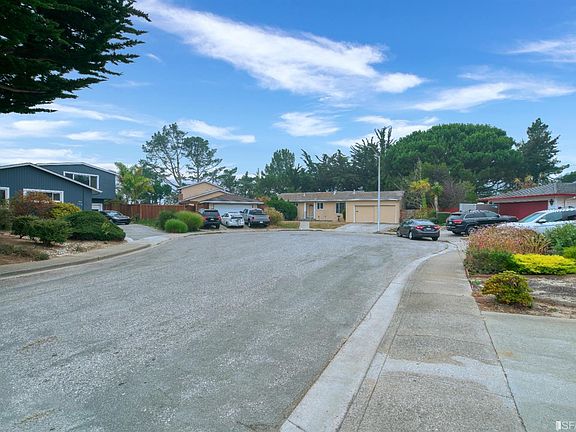 2nd image of 140 Palm Ct