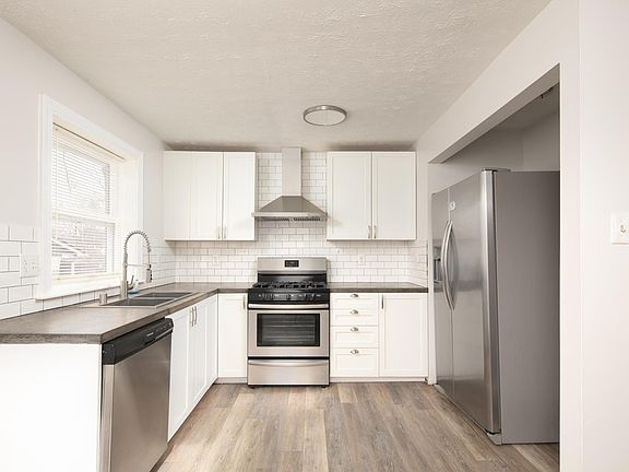 3rd image of 813 Darley Dr
