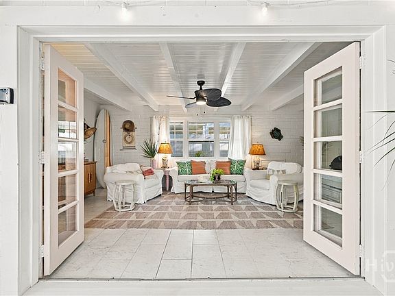 2nd image of 1017 Lovell Avenue