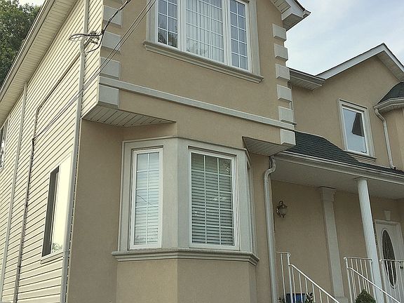 3rd image of 376 Grimsby St
