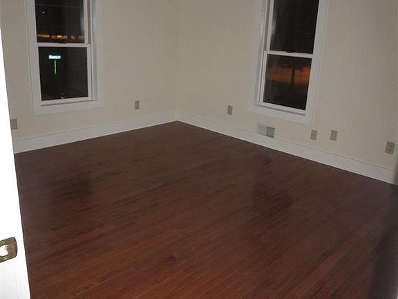 5th image of 530 Maple Ave