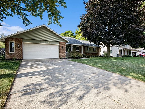 2nd image of 3315 Shoshone Dr SW