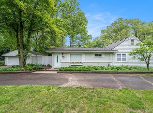 35825 Oakwood Ln, Westland, MI 48186