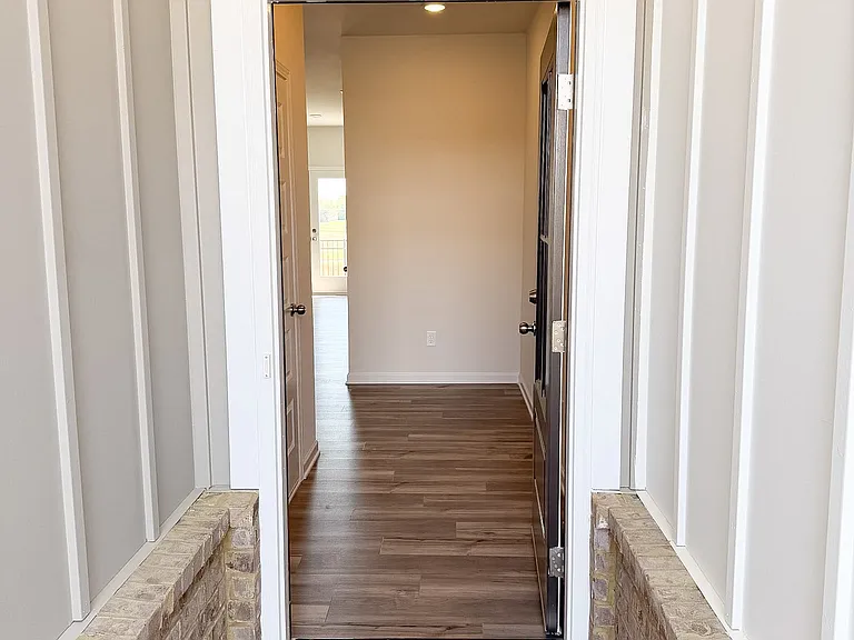 1013 Stiles Ct — Photo 2