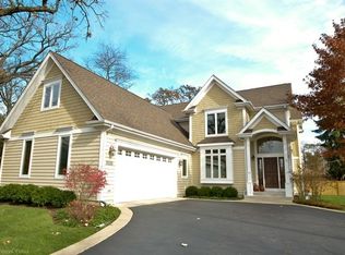 8680 Shade Tree Cir, Crystal Lake, IL 60014