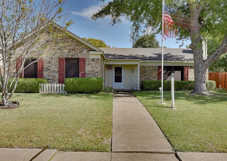 1st image of 2822 Naples Dr