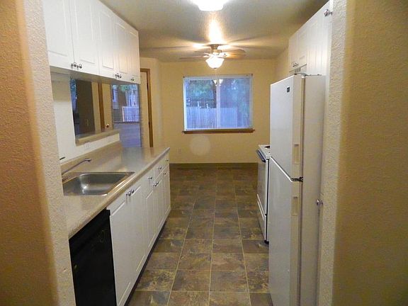 4th image of 838 SE Cochran Dr #306