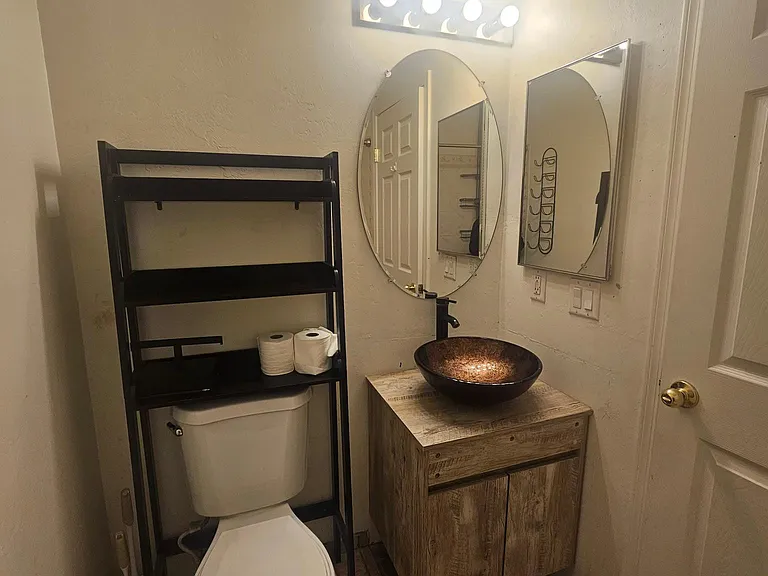 2047 W Bramburgh Ct — Photo 8