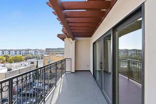 560 El Camino Real #302 — Photo 17