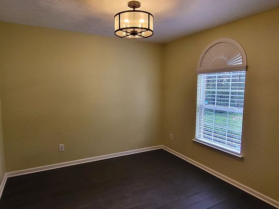 3rd image of 1417 Middleborough Ct #0