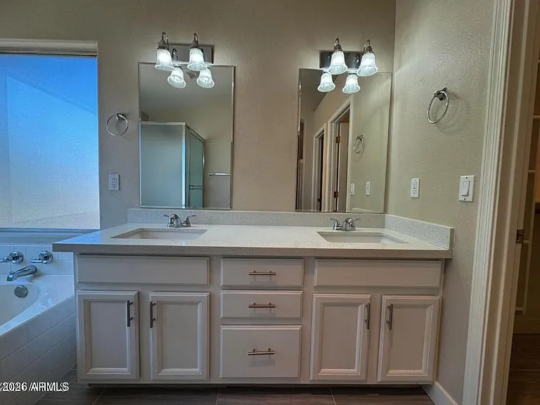 1470 W Armstrong Way — Photo 21