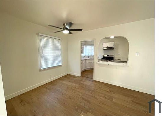 3rd image of 1526 W 52nd St