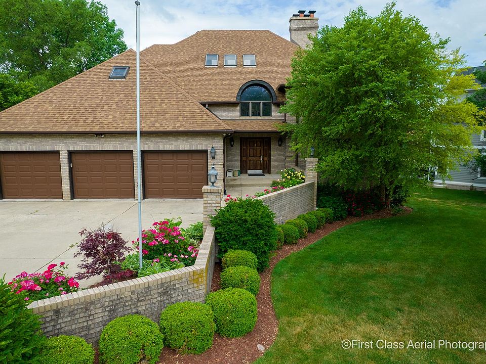 1st image of 240 Wren Dr