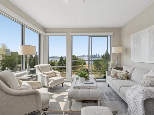 255 W 1st St #324, North Vancouver, BC V7M 3G8
