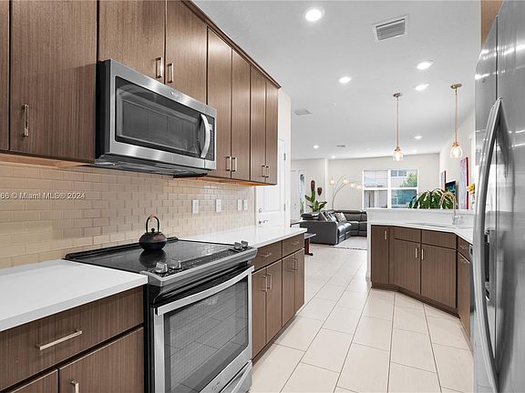 4th image of 4920 Eucalyptus Dr Unit 4