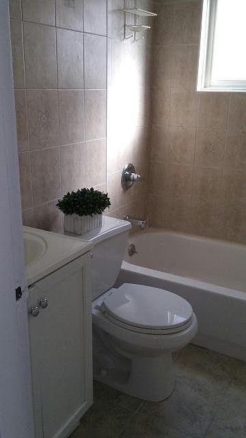 2nd image of 2152 E 65th St