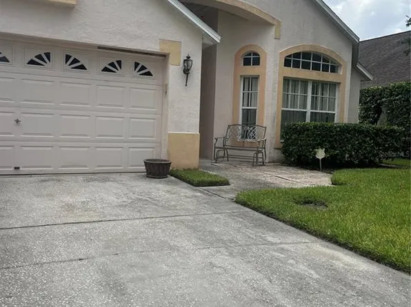 1324 Maximilian Dr, Zephyrhills, FL 33543