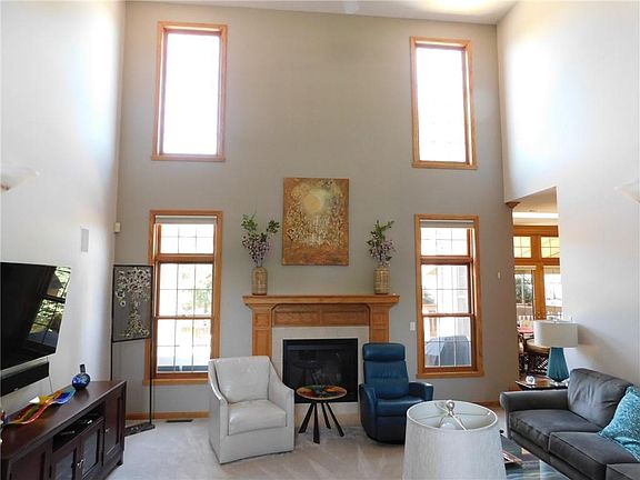 3rd image of 4028 Sandalwood Dr