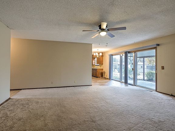 4th image of 421 W Fairlane Ct