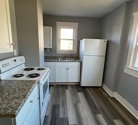 3rd image of 139 24th St NW