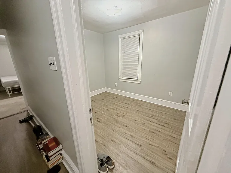 middle bedroom