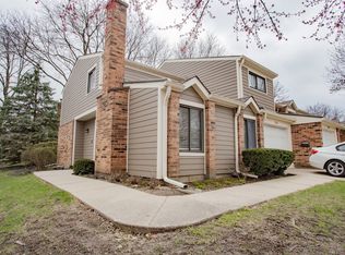 211 W Hanover Pl, Mount Prospect, IL 60056