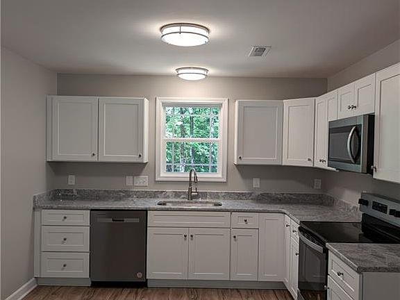 4th image of 804 Willowmoore Ave