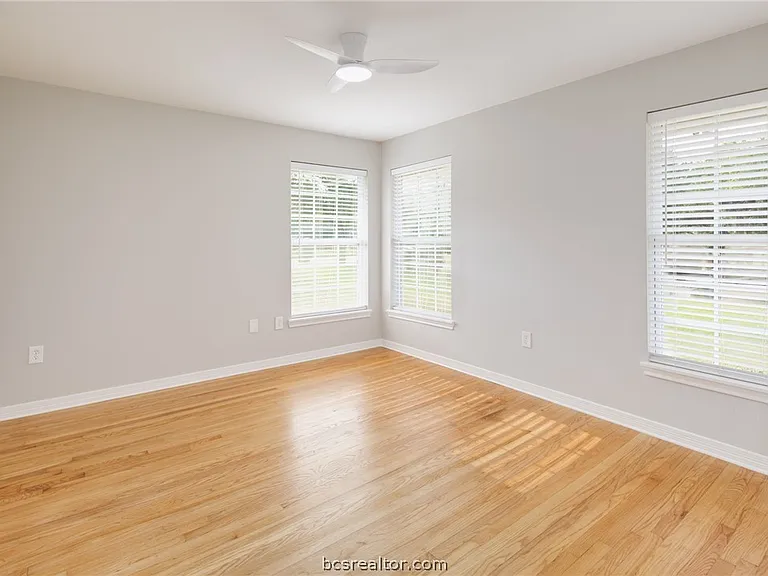 1004 Edgewood Dr — Photo 17