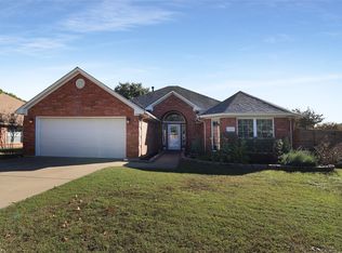 6100 Pebble Creek Dr, North Richland Hills, TX 76180