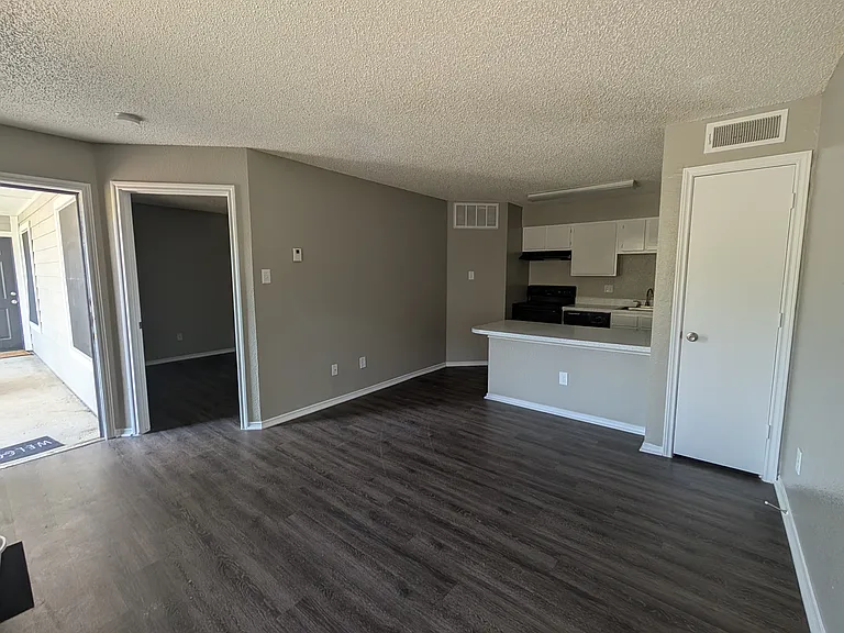Lakeview Apartments — Photo 19