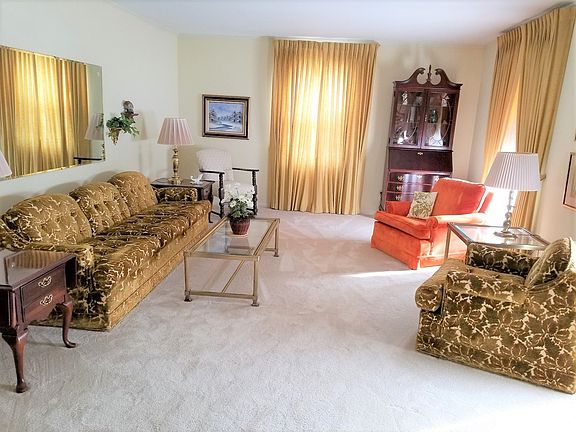 4th image of 32639 N Forest Dr
