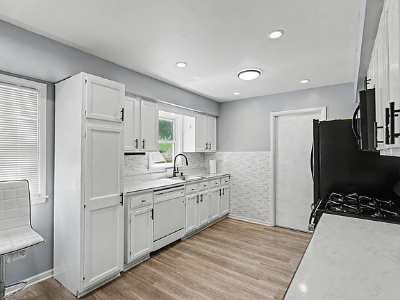 5th image of 705 Hoffman Ave